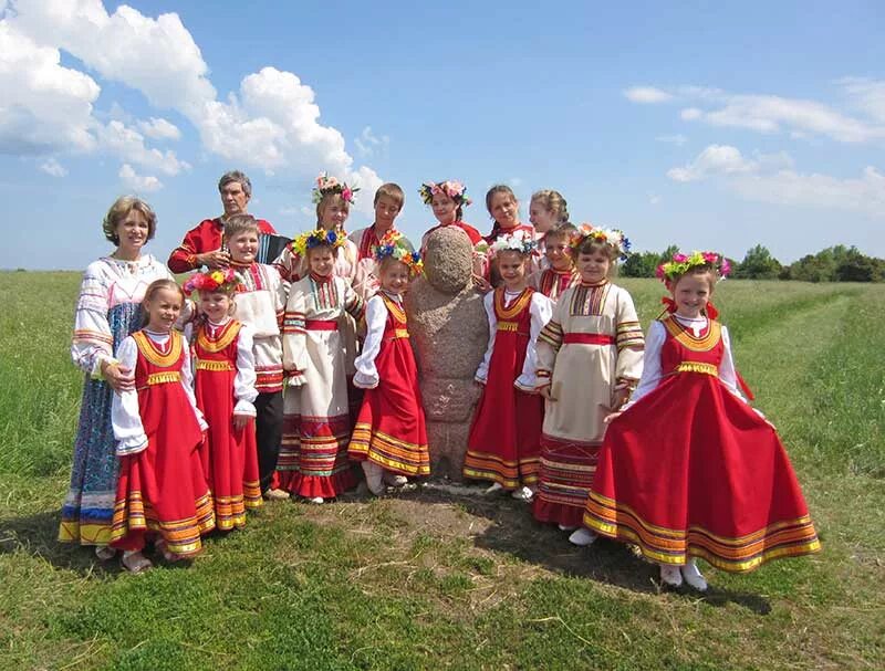 Центр население. Народы центральной россии. народы центрально черноземного района. народы центрального района. жители центральной россии.
