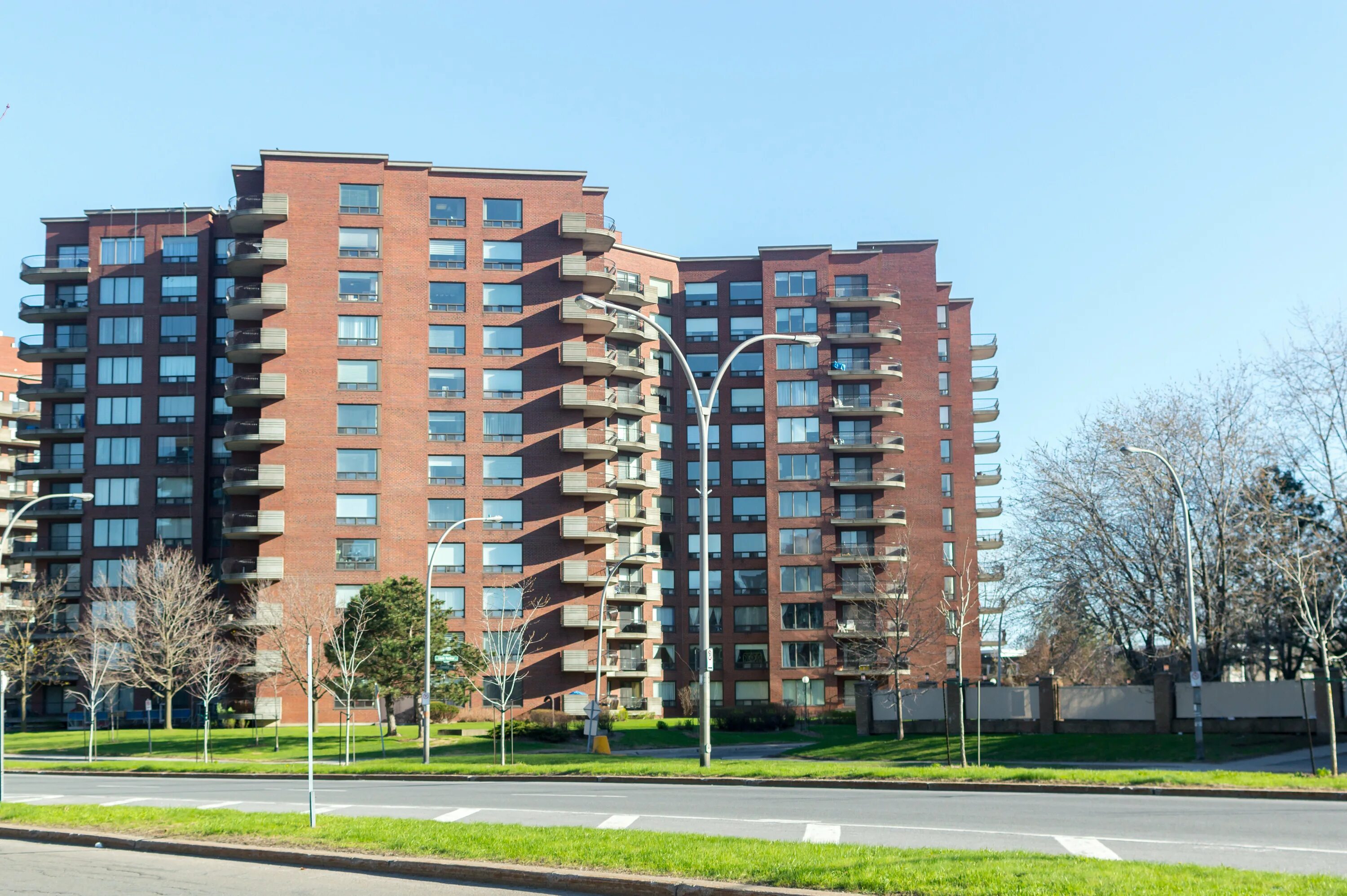 Block of flat перевод. Block of Flats. Block of Flats картинка. Block of Flats в Великобритании. A Flat in a Block of Flats.