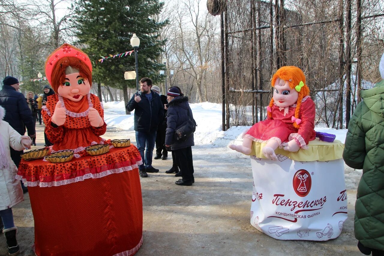 Масленица георгиевск. Пенза Ульяновский парк Масленица. Герои на Масленицу. Масленица состязания. Масленица баннер.