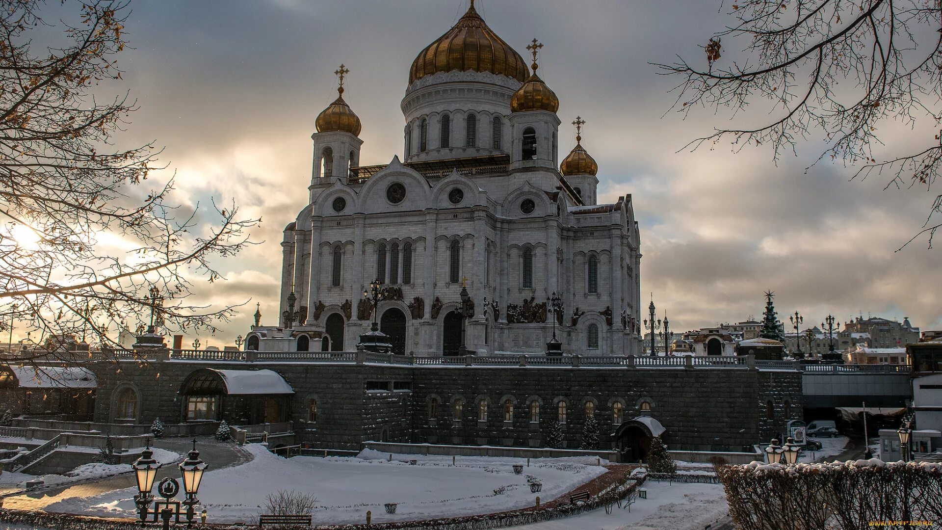 В каком городе находится храм христа. Храм Христа Спасителя. Храм Христа Спасителя в Москве (Россия). Храм Христа Спасителя Москва солнце.