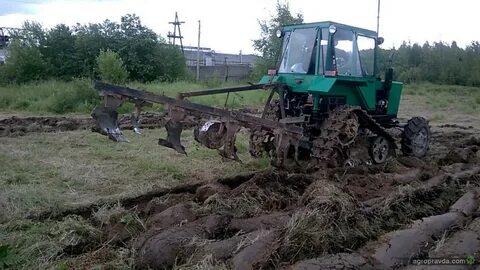 Трактора видео плуги