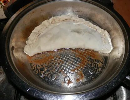 Сколько жарить чебуреки на сковороде