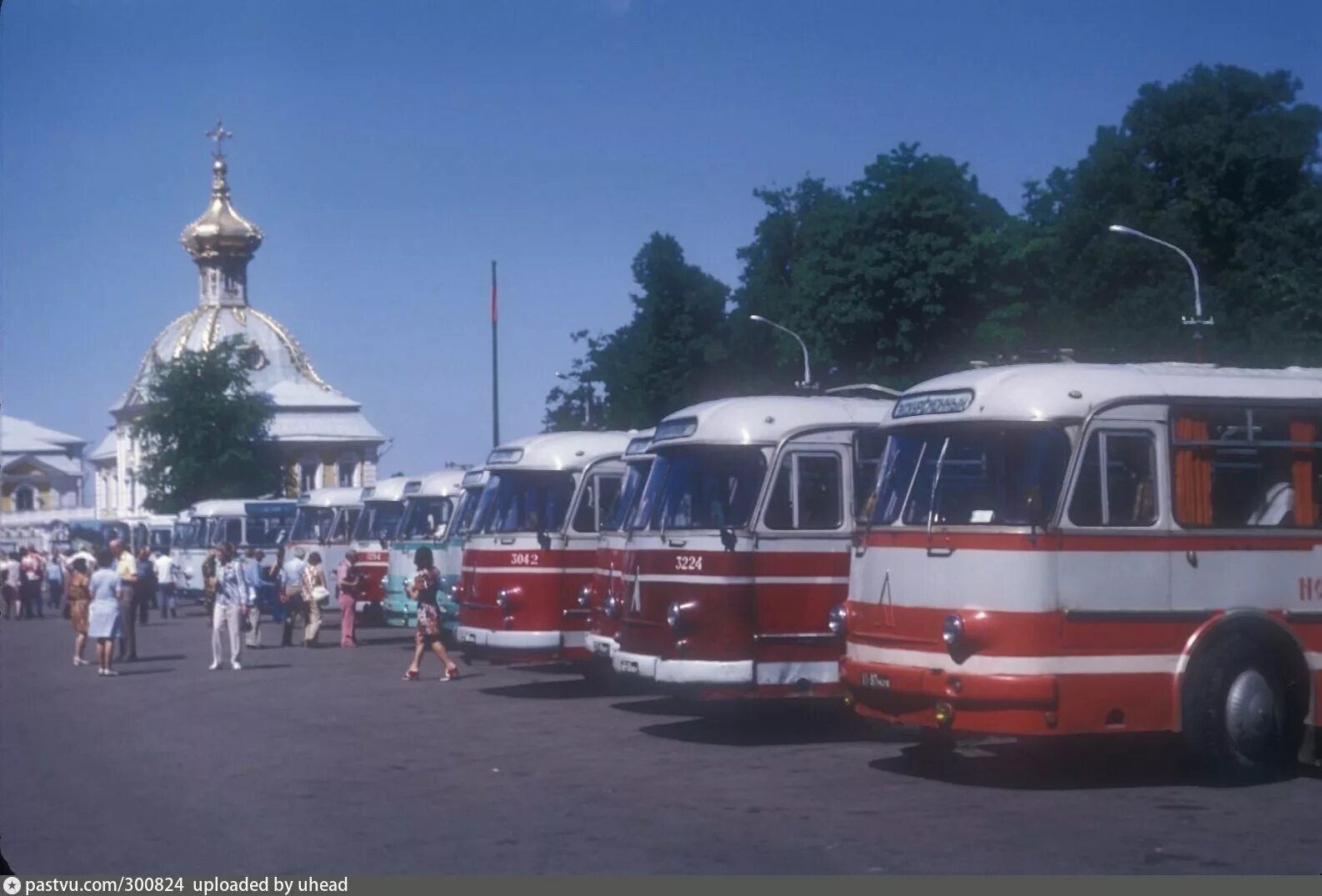 Советские автобусы крыма. ЛАЗ 695м в Ленинграде. Автобусы СССР 70х. ЛАЗ 697м. Автовокзал 80е СССР.