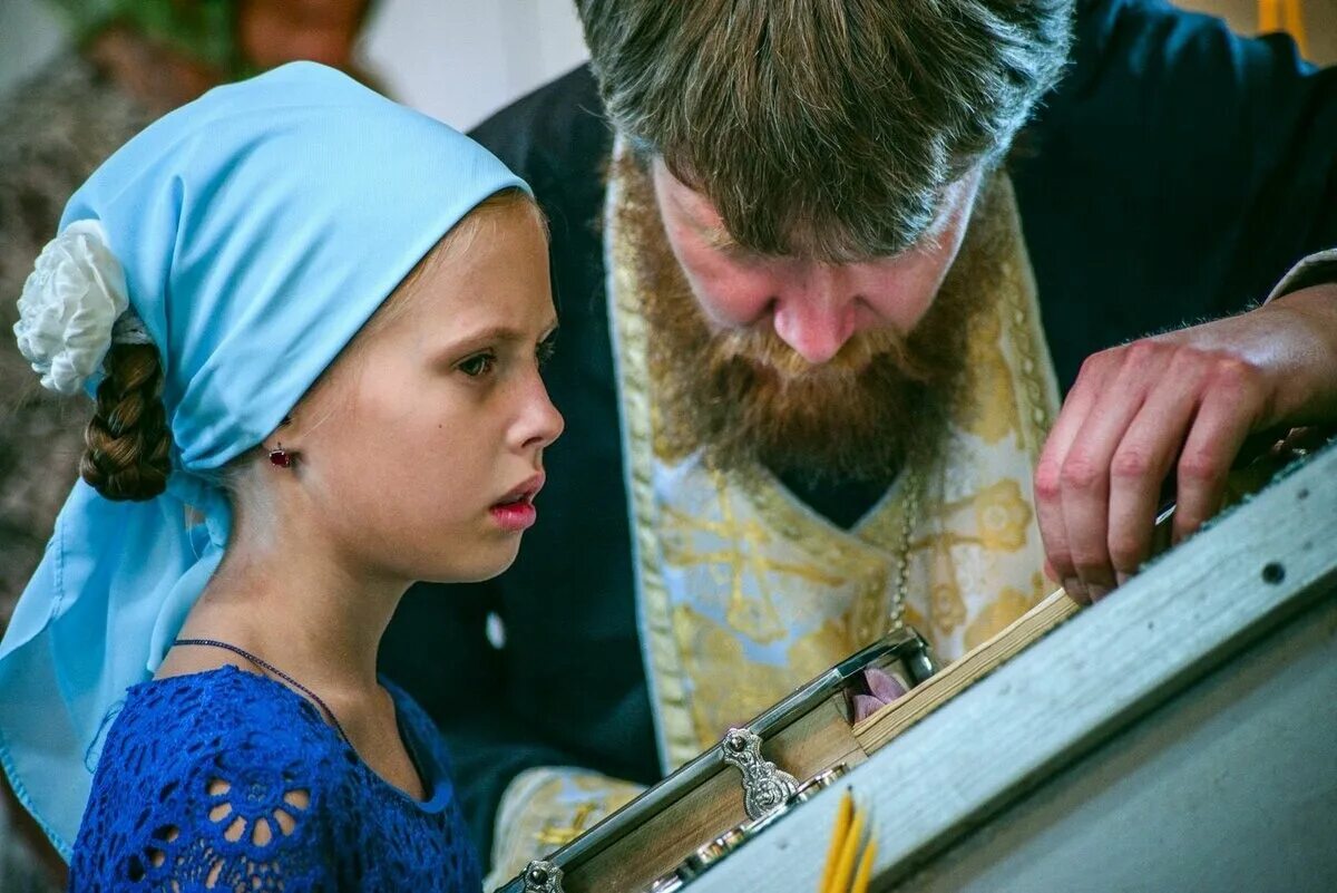 Зачем исповедь. Батюшка на исповеди. исповедь в храме. дети в церкви. исповедь ребенка.