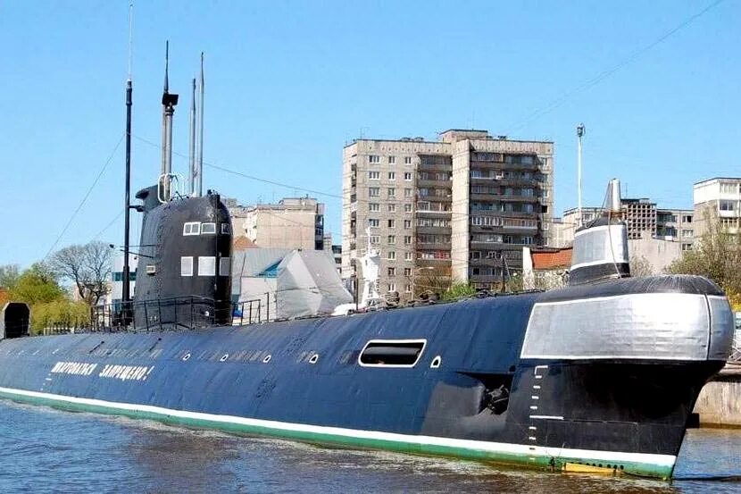 Музей пл. Калининград подводная лодка музей. Подводная лодка-музей «б-413». Подводная лодка б-413 в Калининграде. Музей мирового океана подводная лодка б 413.