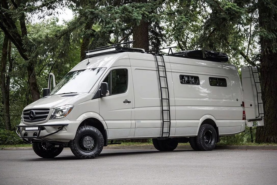 Мерседес Спринтер автодом 4x4. Мерседес Спринтер 4 на 4. Mercedes Sprinter 4x4 Camper. Мерседес Спринтер 4х4 дом на колесах.