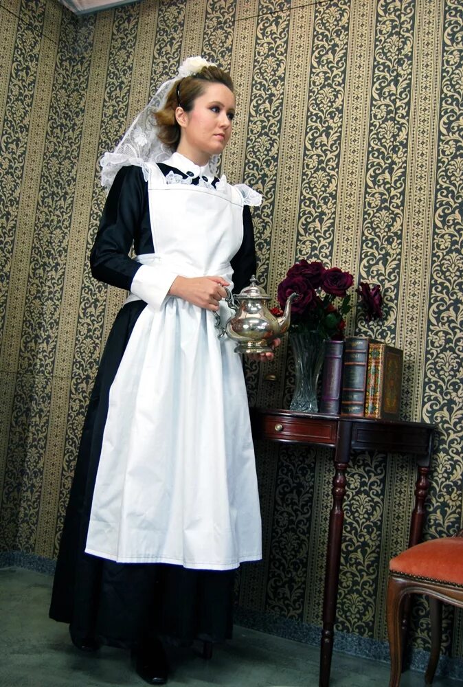 Как звали домработницу. Гувернантка одежда 19 века. Платье гувернантки 19 века. Горничная Джейн аббатство. Платье служанки.