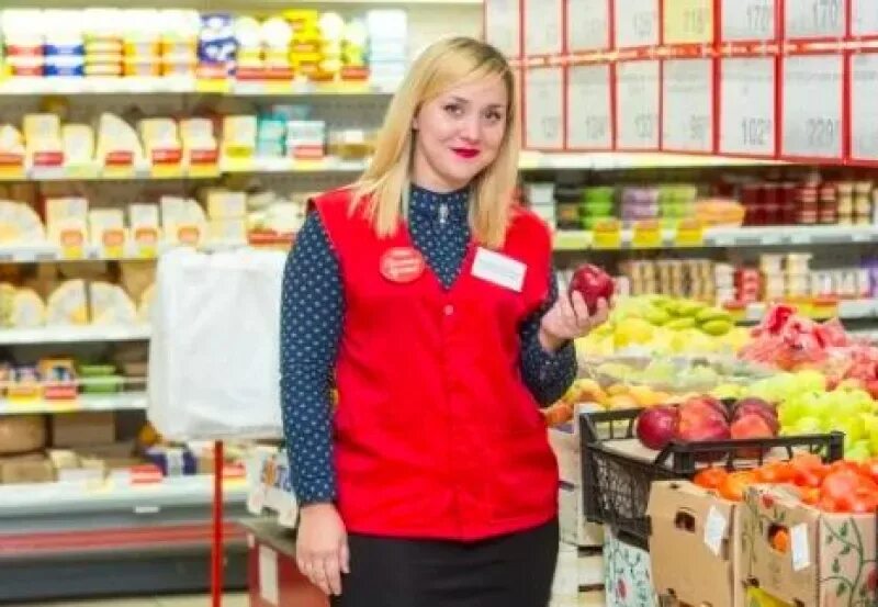 Каждый продавец. Униформа магнит. продавец магазина магнит. форма магнита магазин. продавщицы магазин магнит.