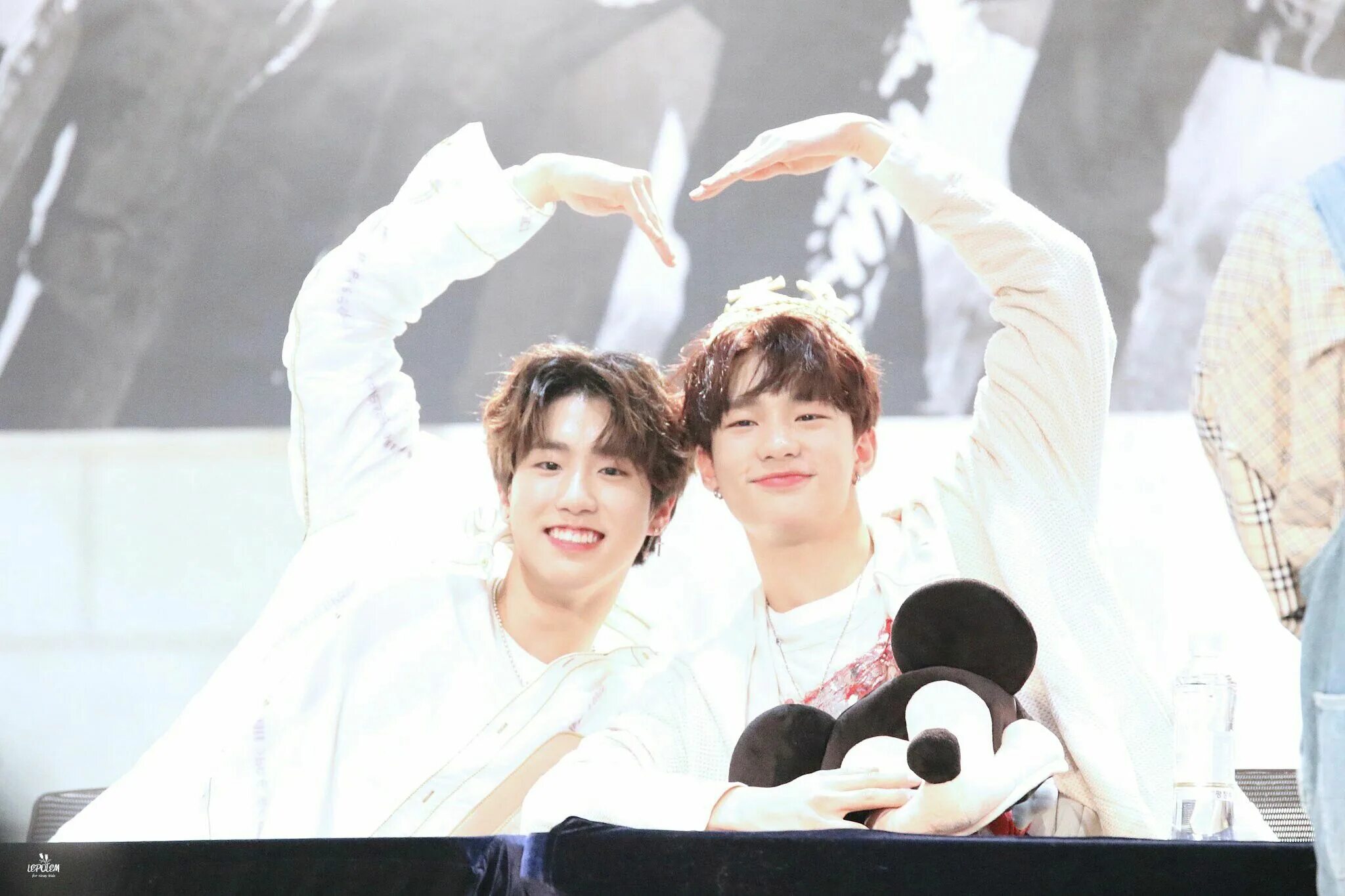 Минхо хёнджин джисон. Хенджин stray kids. Stray kids jisung and changbin. Хенджин минхо джисон. Минхо stray kids.