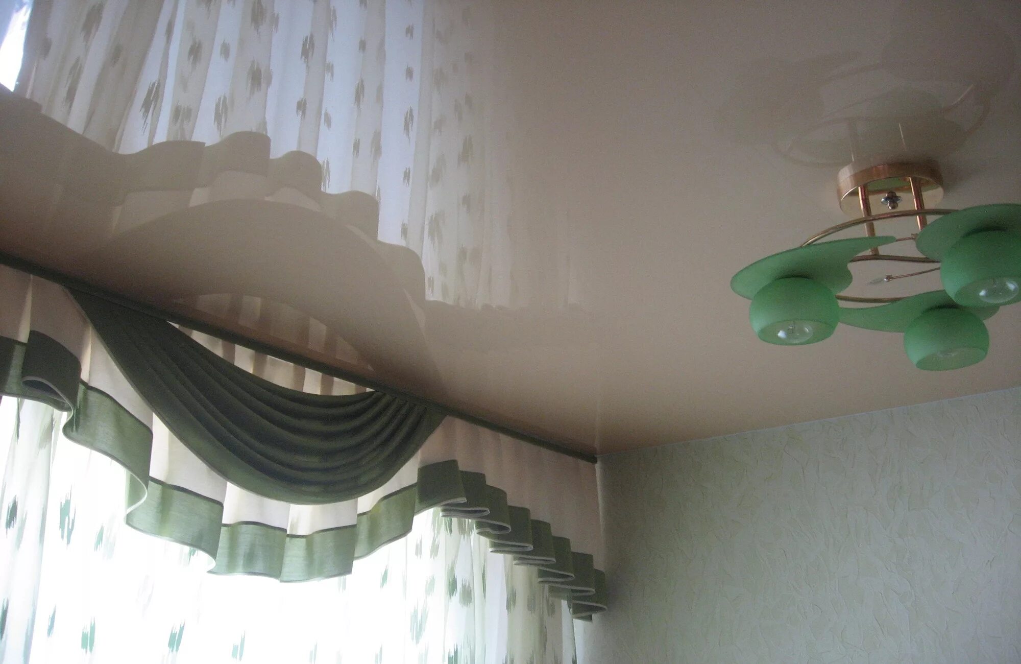 с335 карниз. гардина для штор натяжной потолок фото. карнизы для натяжных потолков. занавески под натяжной потолок. C331 карниз.