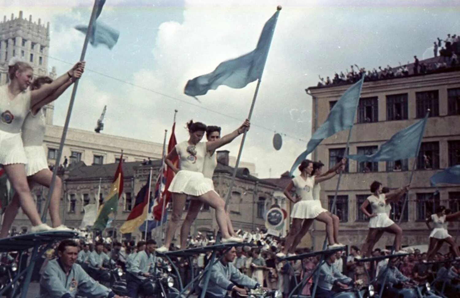 Фестиваль молодежи в СССР 1957. 1957 Год фестиваль молодежи и студентов в Москве. 1957 - Vi Всемирный фестиваль молодежи и студентов в Москве.. Фестиваль дружбы народов 1957.