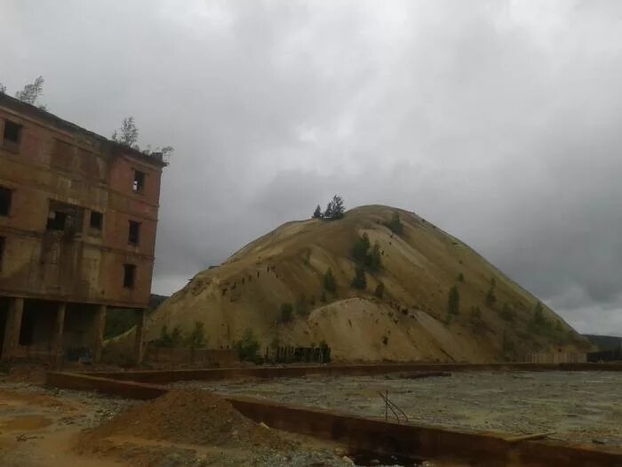 Кинотеатр террикон дегтярск. Кинотеатр террикон дегтярск. Терриконник в дегтярске. Кинотеатр террикон дегтярск. Кинотеатр террикон дегтярск.