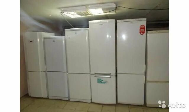Скупка холодильников. Выкуп старый холодильник. Утилизация холодильников. 2-камерные холодильники electrolux. Скупка холодильников картинки.