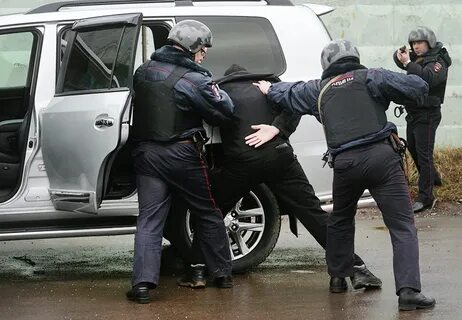 Полиция арестует преступник