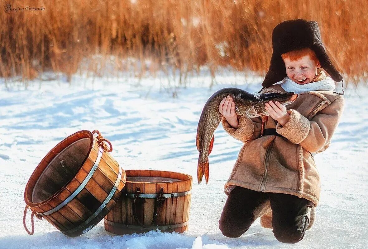 Про Емелю и щуку. Фотосессия рыбалка дети зимой. Зимняя детская рыбалка фотосессия.