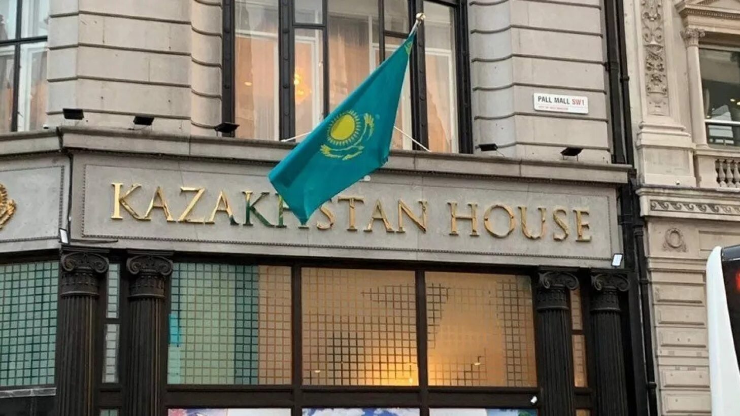 Посольство Республики Казахстан в Москве. Американское посольство в Казахстане. Посольство Великобритании в Казахстане. Американское посольство в Астане. Консульство сша астана