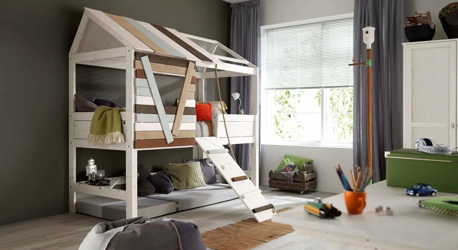 Кровать дом взрослая. Кровать-домик Nest Loft. Необычные кровати для детей. Детские кроватки домики. Кровать дом для мальчика.