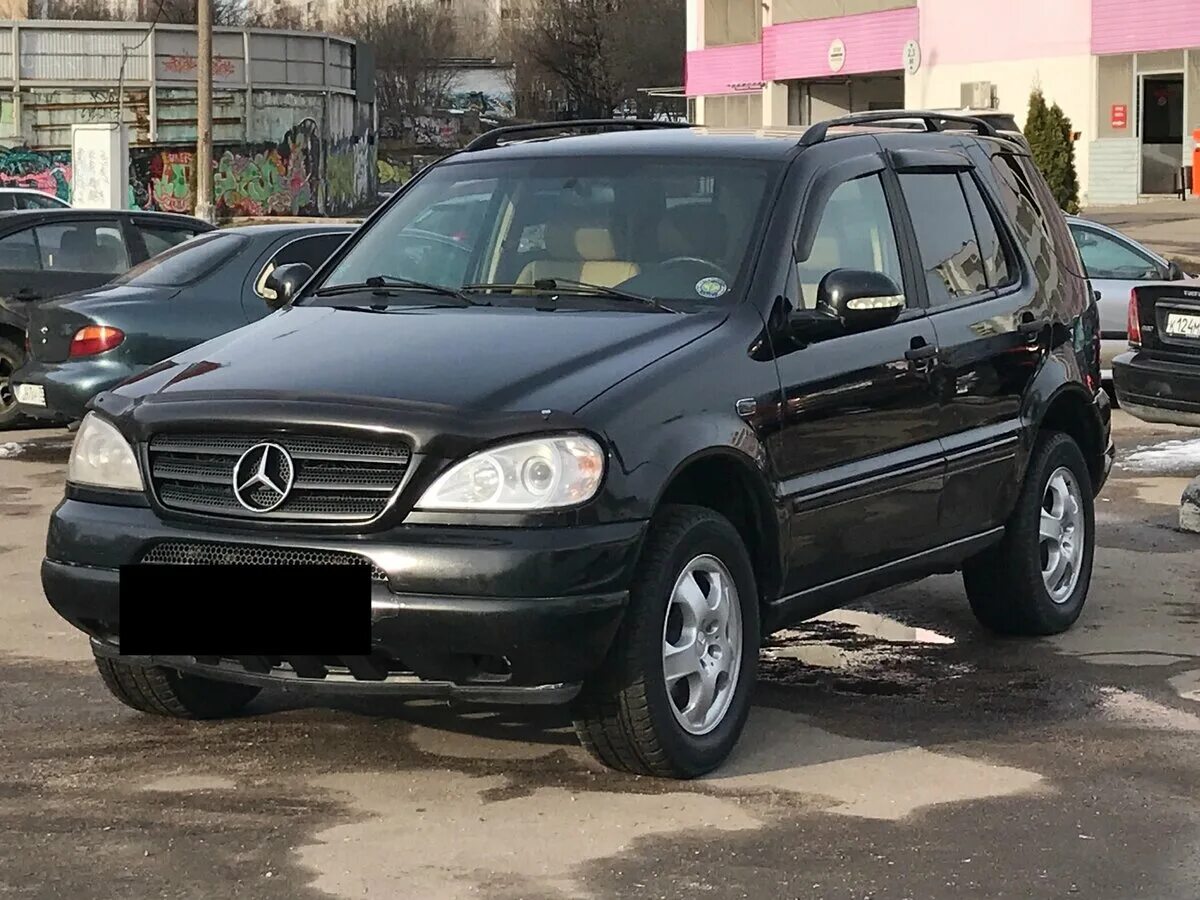 Купить мерседес 2000 года. Mercedes-Benz m-класс 320 i w163. Mercedes m class 2000. Мерседес джип 2000 года. Мерседес джип м 163.