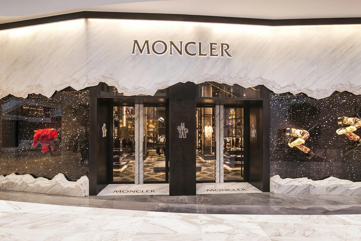 Монклер дубай. Бутик монклер. дубай монклер. dubai mall moncler. дубай магазины одежды.