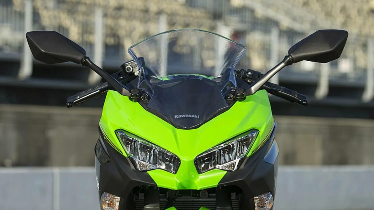 Купить ниндзя 400. Kawasaki Ninja 400. Kawasaki Ninja 400 2020. Кавасаки ниндзя 400ъ. Kawasaki Ninja 400 Red.