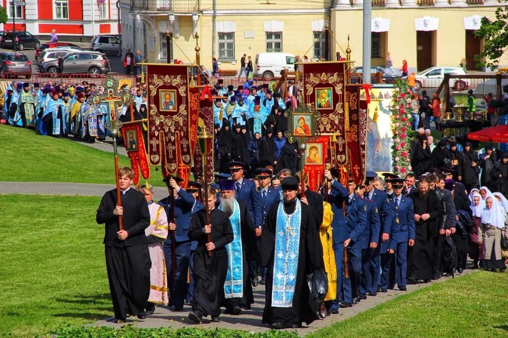 Крестный ход креста. Крестный ход Боголюбской иконы Божией матери во Владимире. Боголюбская икона Божией матери крестный ход. Крестный ход Успенский монастырь Пермь.