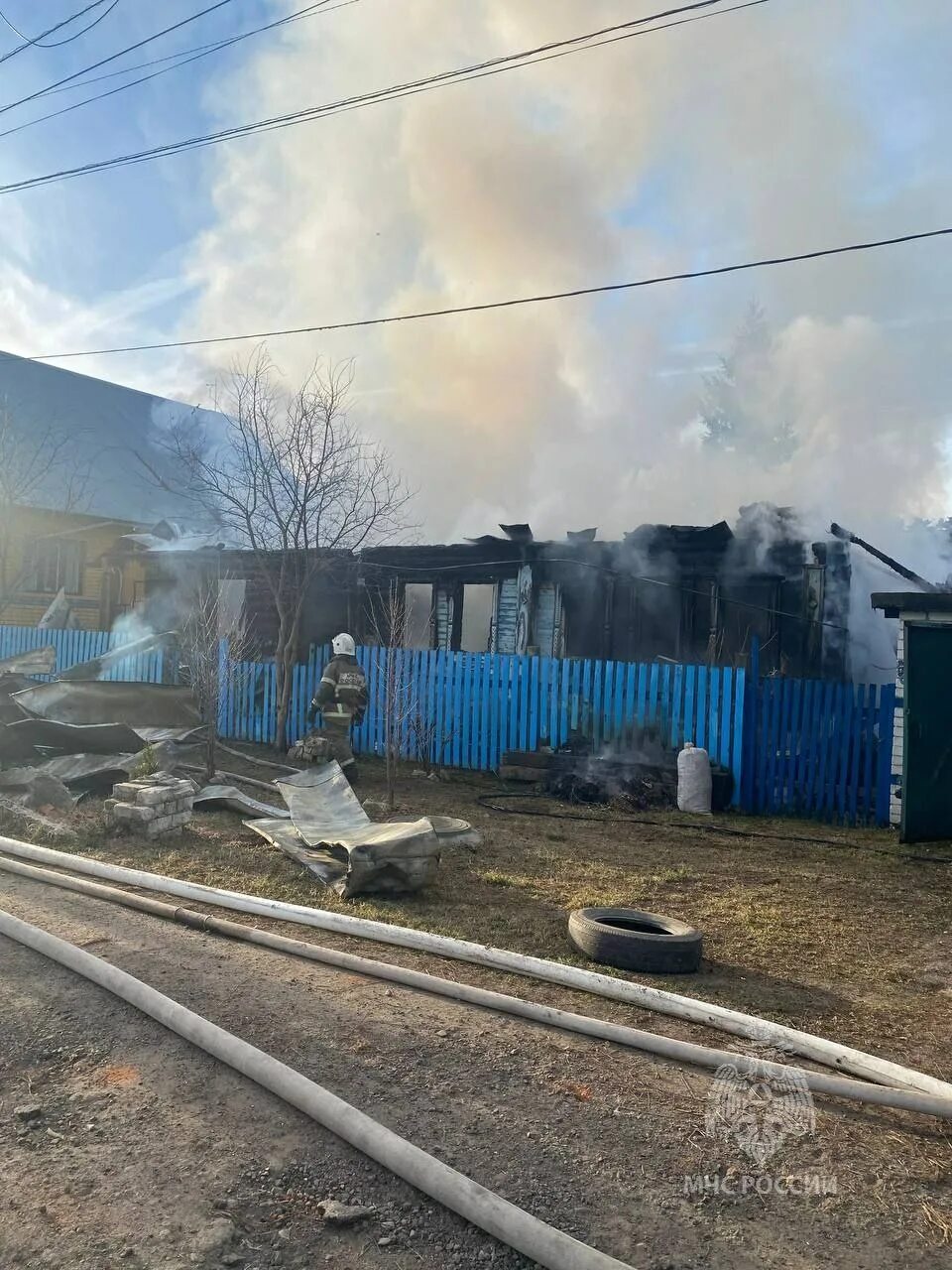 Пожар в нижнем новгороде сейчас. Пожар в нижнем новгороде сейчас в канавинском. Пожар нижний новгород. Сгоревший частный дом. Поджоги нижний новгород.