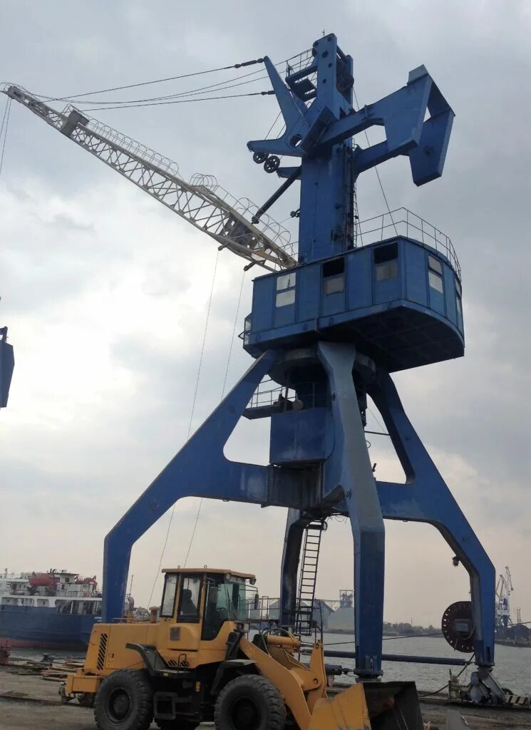 Портальный кран зубр 350. Портальный кран ганц данубиус. Портальный кран работа. Портальный кран «витязь» смм. Кран портальный зубр 770.