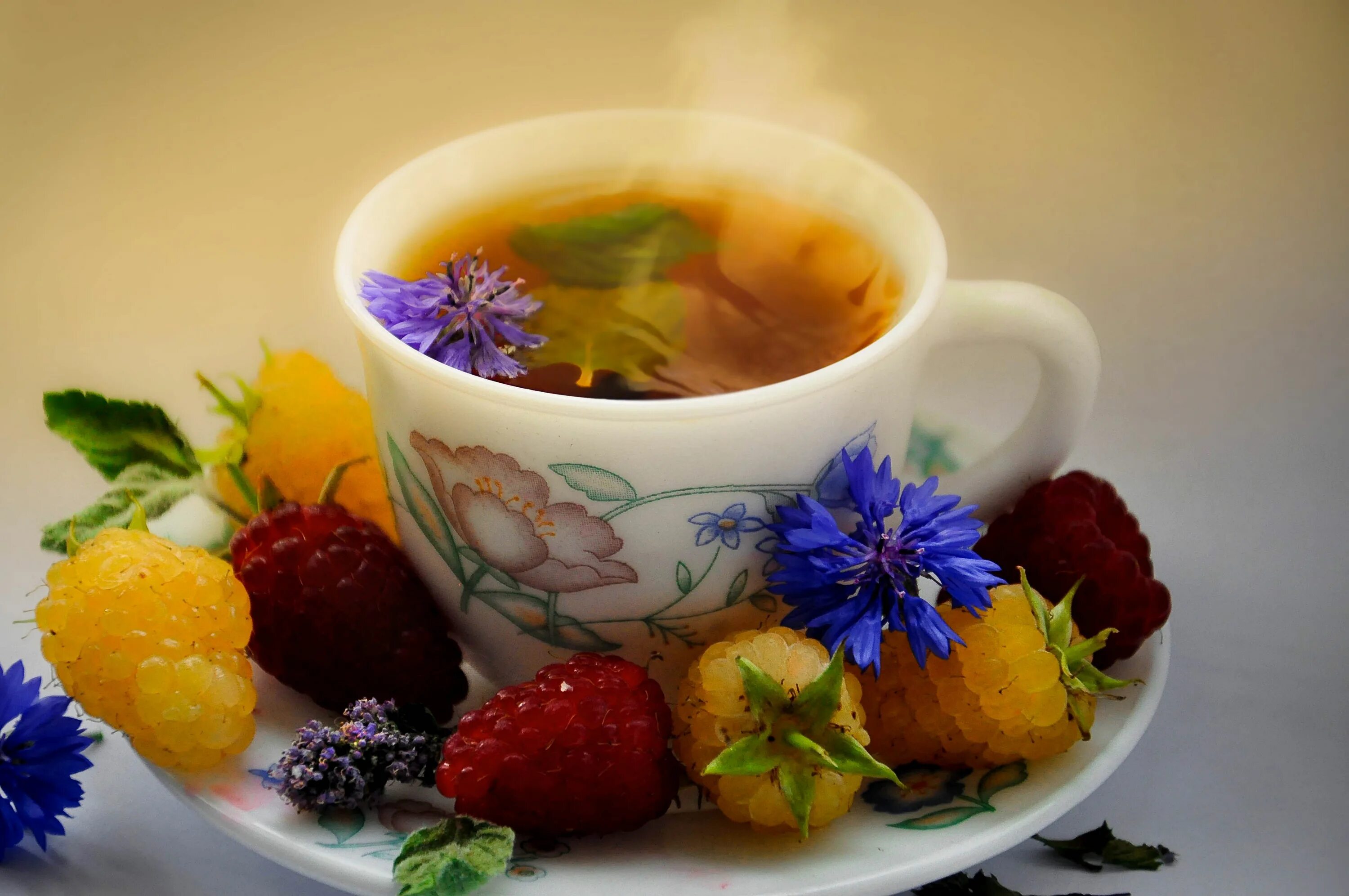 Симпатичного утра. Утренний чай. Утро чай. Доброе утро чай. Чай с ягодами.