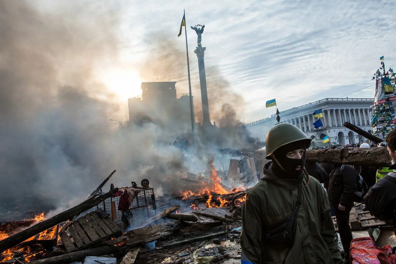 Что случилось на майдане. Площадь независимости Киев 2014. Киев Майдан 2014. Майдан 2014 площадь независимости. Киев площадь независимости Евромайдан.