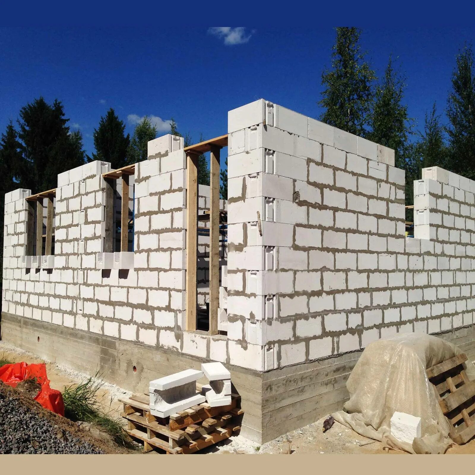 Какой газоблок лучше для строительства. Пено бетоноблок. Газобетонный u-блок 300х300. Газоблок д500. Здание из газобетонных блоков.