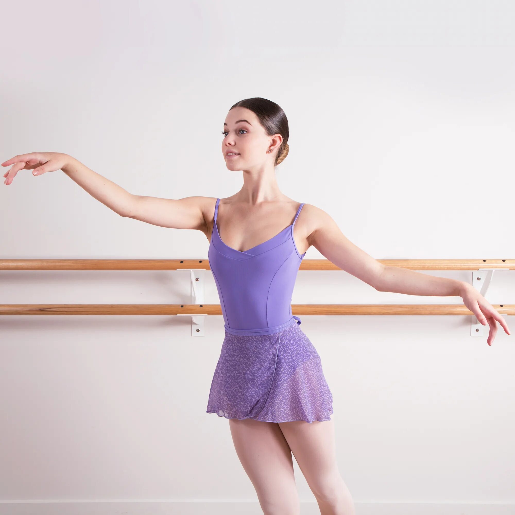 балерина трансгендер софи. старушка балерина. поза эпольман круазе. балерина батман тандю. возраст балерин.