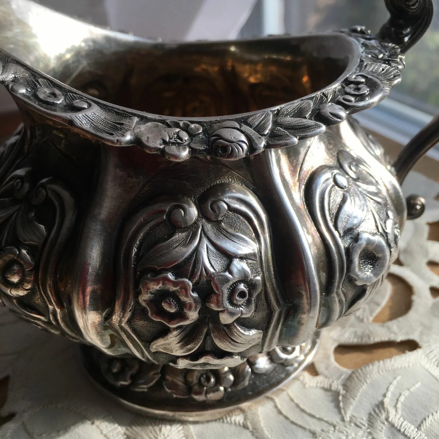 Серебряное кольцо с фианитом 925 пробы мужское печатка. Серебро 985. Кольцо красная пресня рыбка. Шарм пандора семья с золотом. Серебро 985.