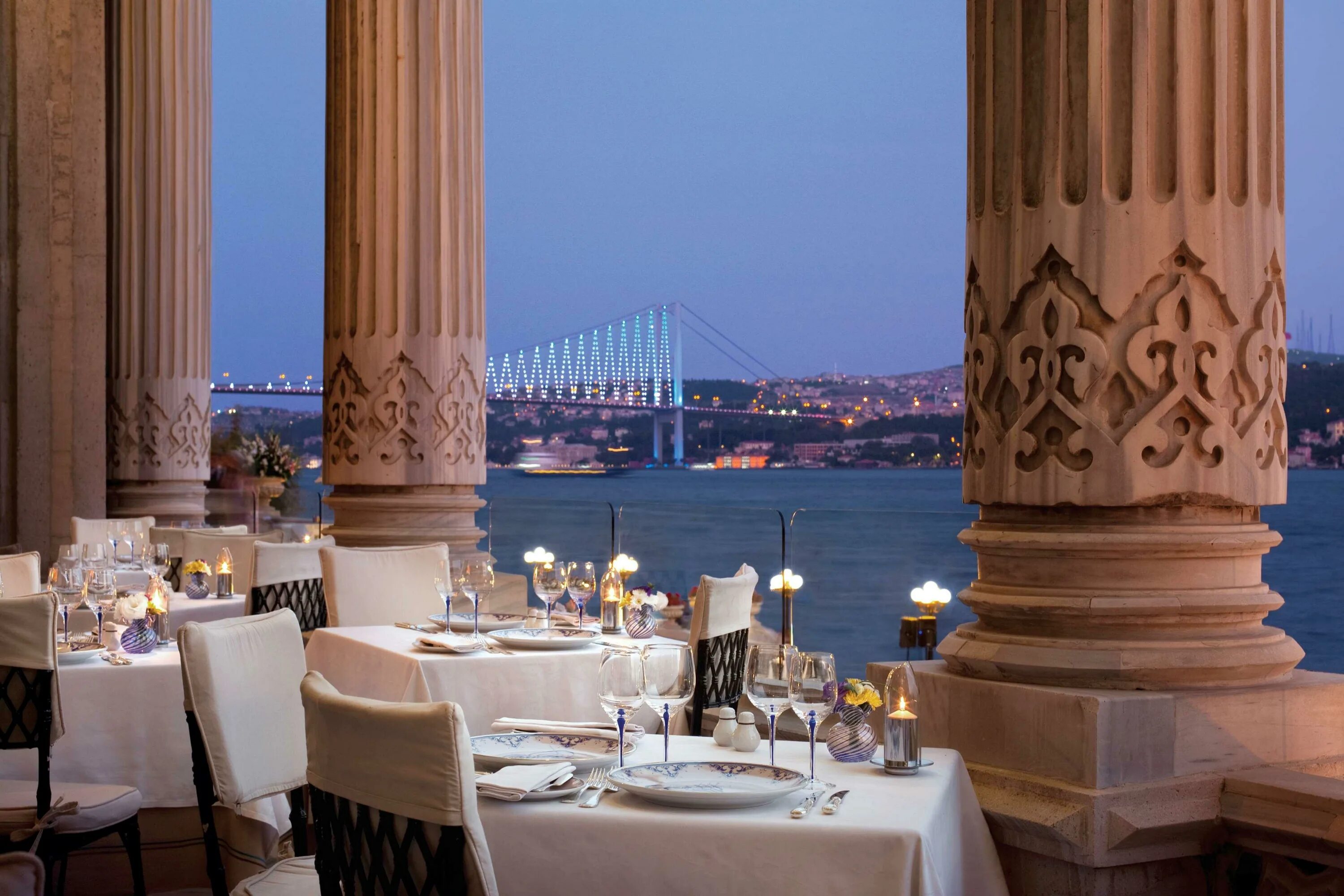 Рестораны стамбула с видом. Ciragan Palace Kempinski Istanbul. Дворец Чираган Стамбул Турция. Чираган Кемпински Стамбул. Чираган Палас Стамбул.