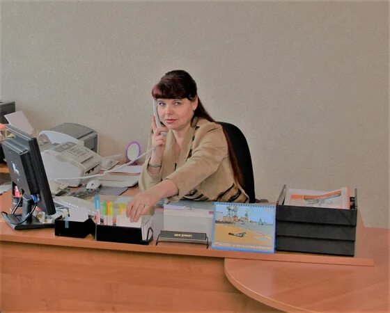 Секретарь референт. Город секретарей. Женщина начальник. Делопроизводитель. Город секретарей.