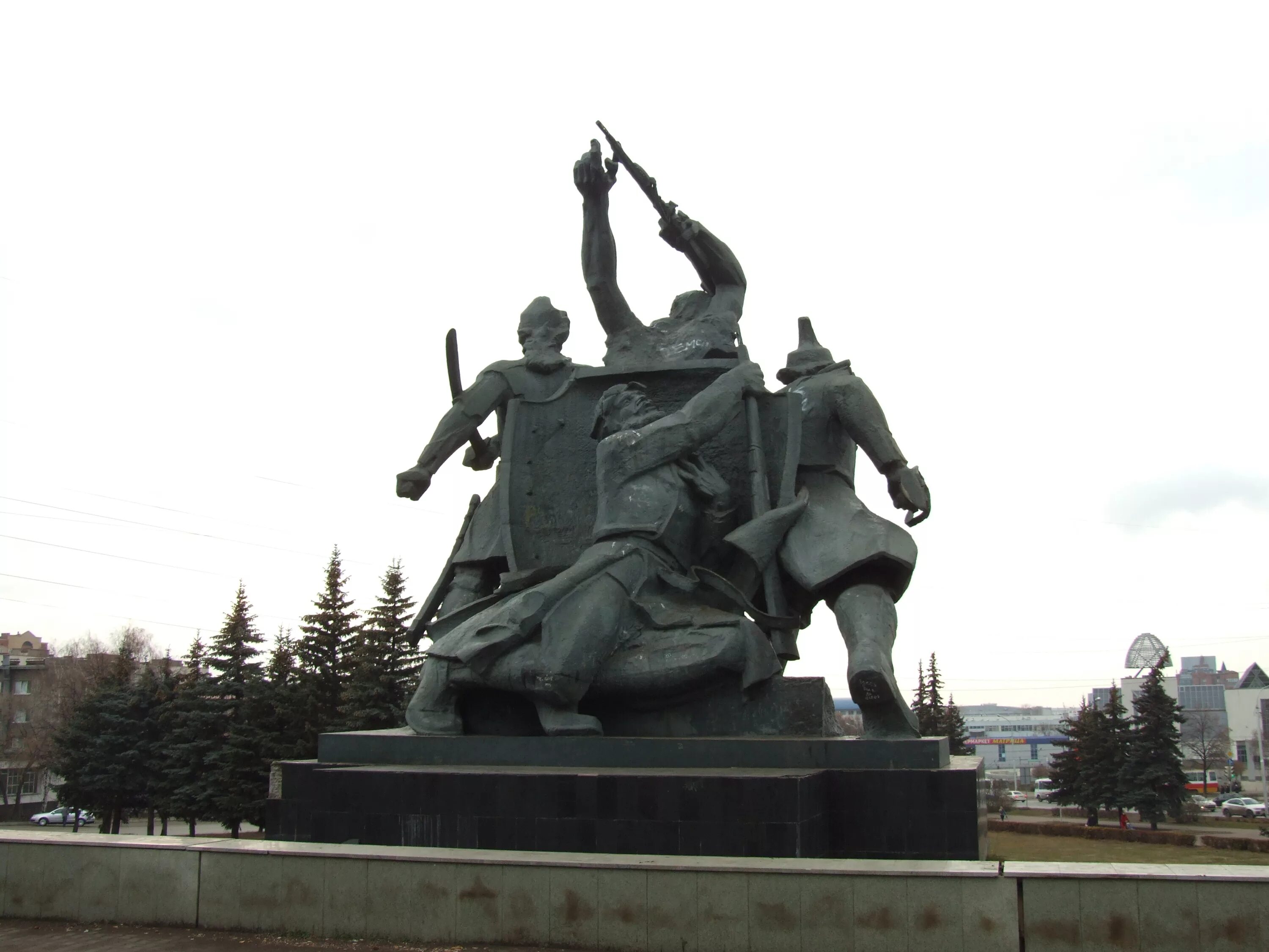 Октябрьская революция памятники. Памятник героям октябрьской революции в уфе информация. Памятник героям октябрьской революции уфа. Октябрьская революция памятники. Памятник героям октябрьской революции спб.
