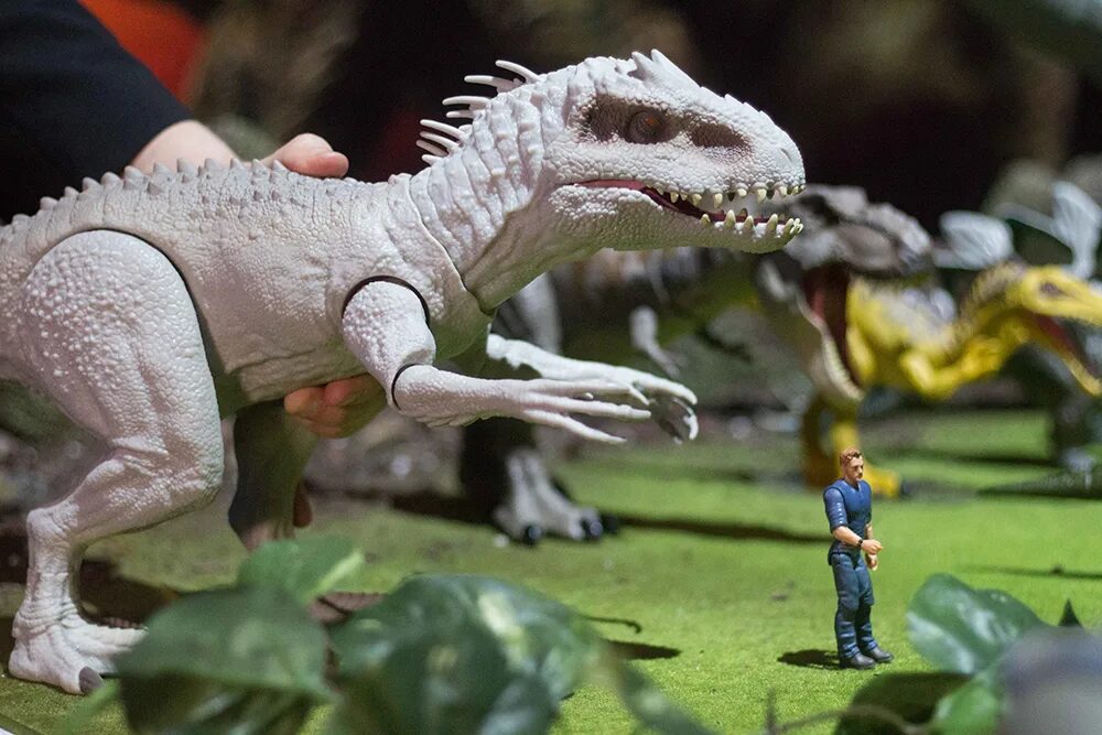 Покажи индоминус рекс. Гигантский Индоминус рекс. Indominus Rex игрушка. Jurassic World Индоминус рекс Маттел. Индоминус рекс gct95 игрушка.