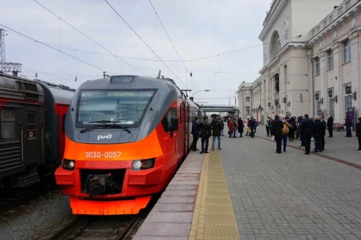 Саратов волгоград сегодня. Электропоезда Волгоград. Электричка Волгоград. Электропоезд Саратов. Электричка Саратов Волгоград.