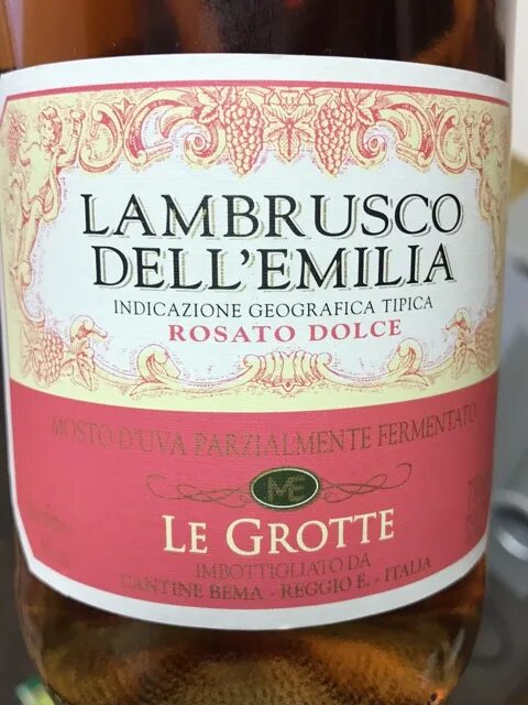 Lambrusco dell emilia цена. Ламбруско Emilia Rosato. Вино Lambrusco dell Emilia Rosato Dolce. Ламбруско dell Emilia.