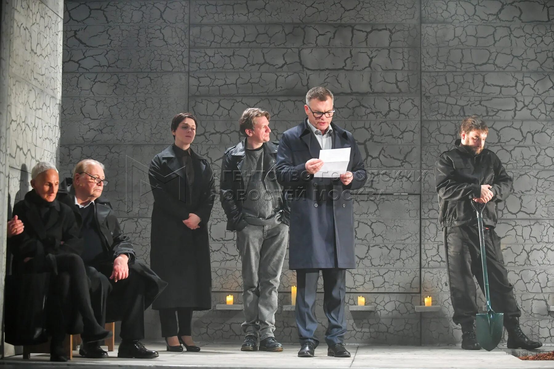 Пьеса. Спектакль диалоги челябинск. Диалог о спектакле. Разговоры после погребения спектакль ла театр. Роли в спектакле.