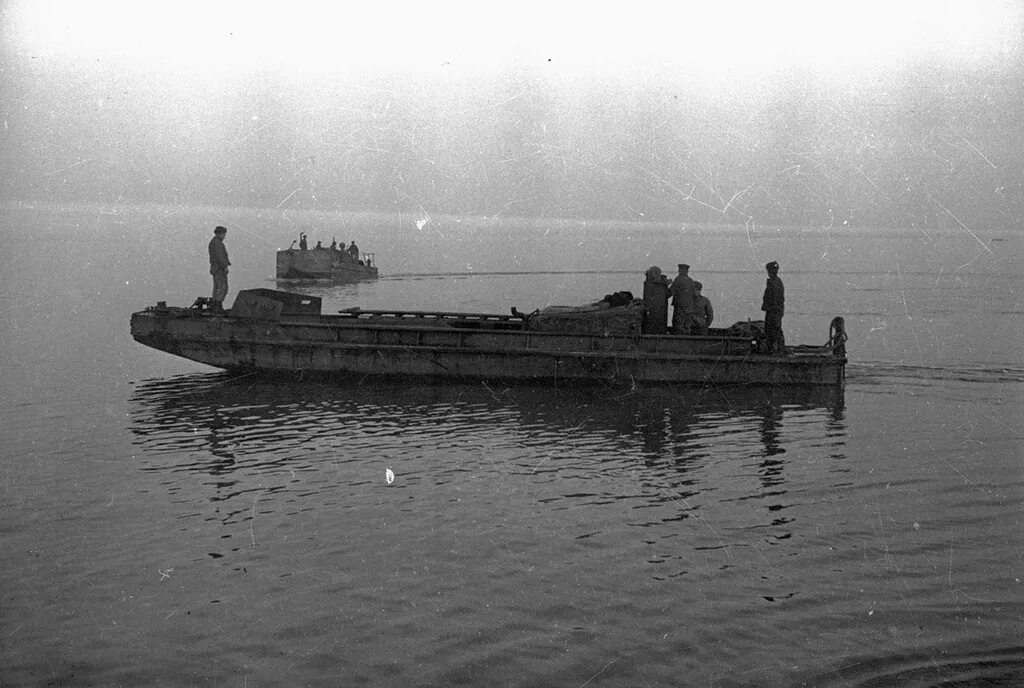 Форсирование дуная. Дунай 1944 год. Форсирование дуная. Форсирование дуная 1944. Дунай 1944.