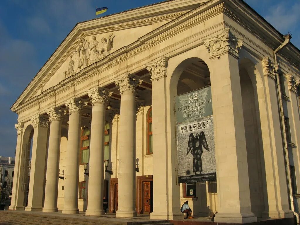 драмтеатр архитектура здания бишкек. муздрама донецк. театр бровуна донецк. оперный театр донецк 2022. драматический театр донецк.
