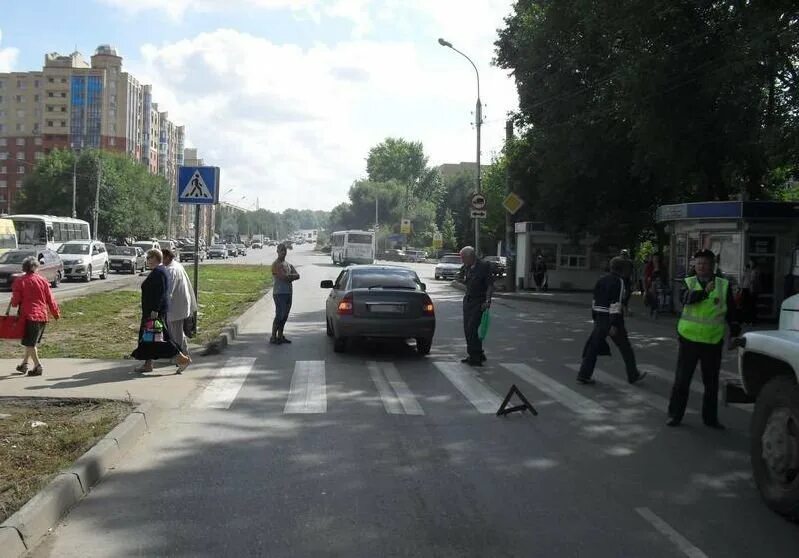 Рязань очевидцы. Люди зимой. Площадь сквера. Рязань очевидцы. Люди на площади.