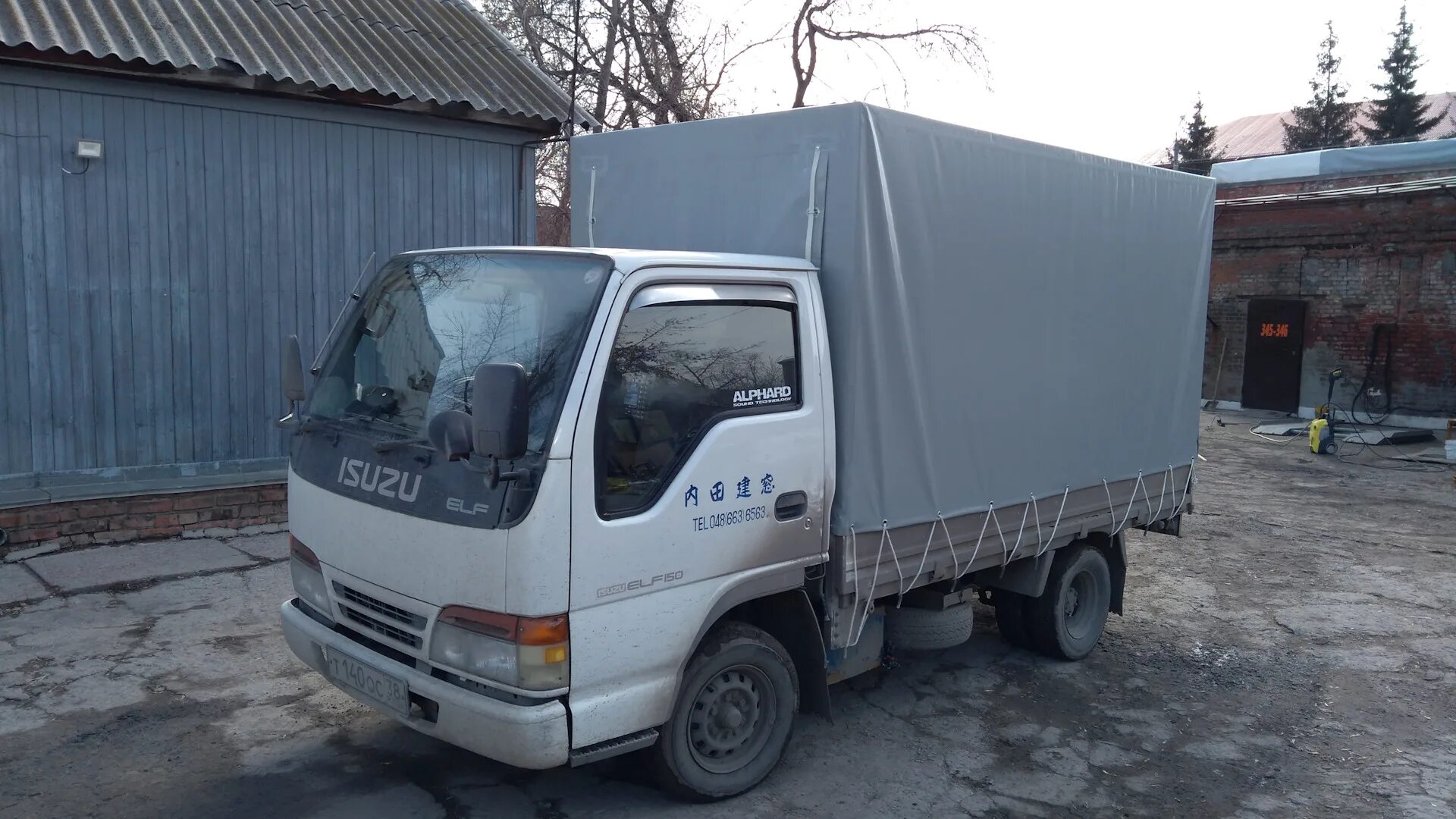 Грузовики 1500 кг. Isuzu Elf 3.5. Исузу Эльф тент. Исудзу Эльф 3.1 грузовик. Isuzu Elf тент.