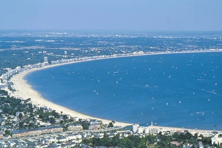 Боле город. La Baule Франция. Ла боль Эскублак Франция. Пляж ля боль. Курорт ла боль.