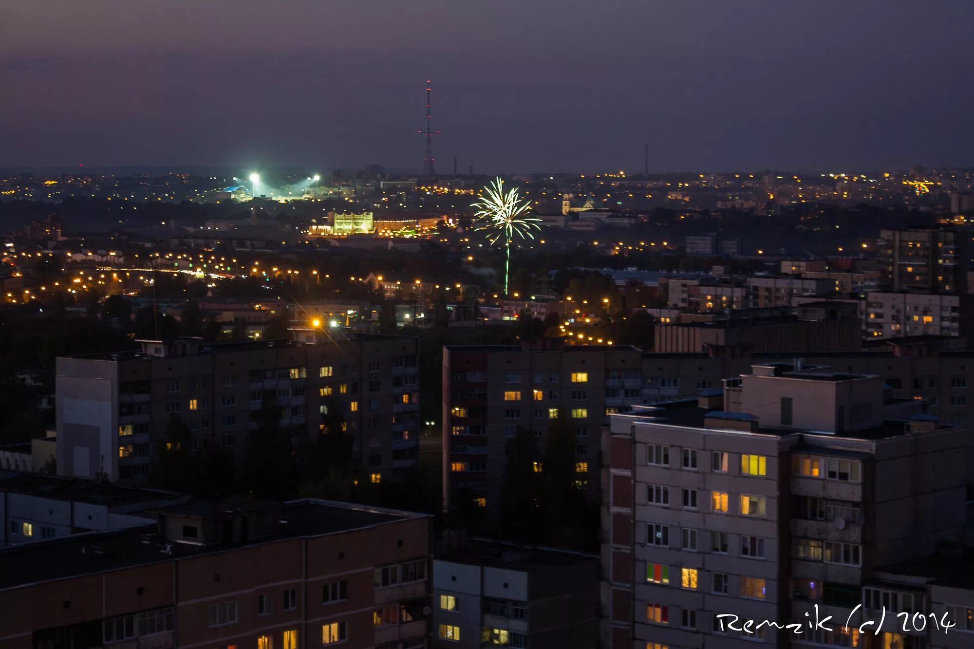 Вид с крыши ночью октября 2020 Новокузнецк Центральный район. Крыша вечером. Виды крыш. Вид с крыши ночью. Вечерний дом 22.03 2024