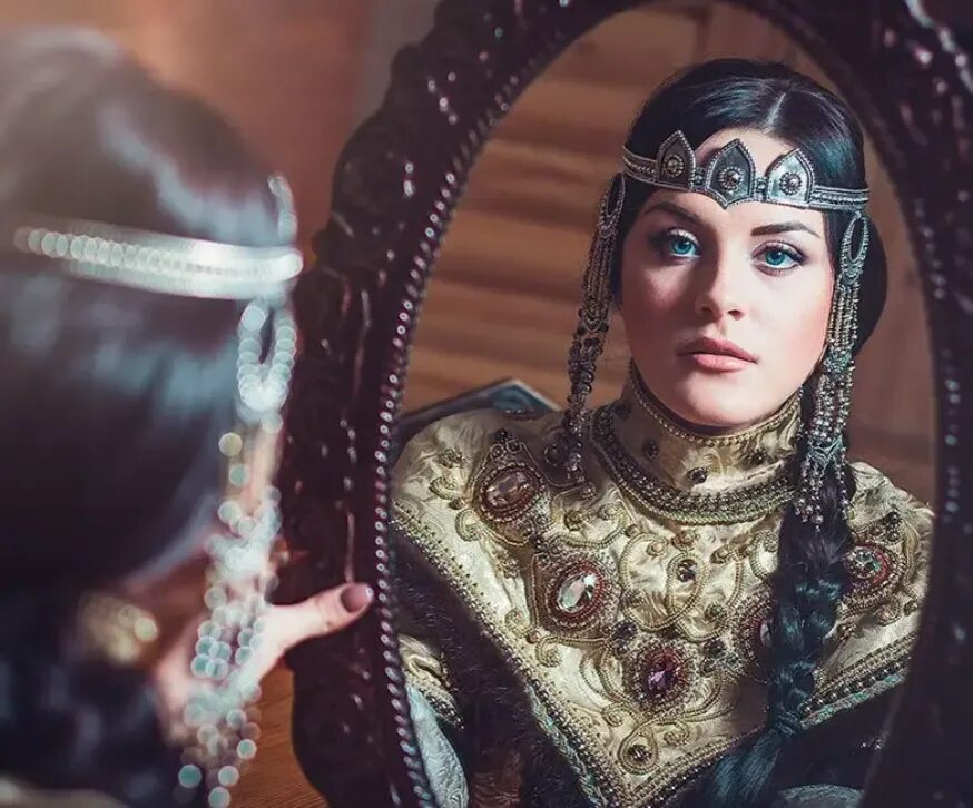 Очелье княгини софии. Украшения княгинь. Головные уборы княгинь в древней руси. Гита жена владимира мономаха. Украшения княгинь.