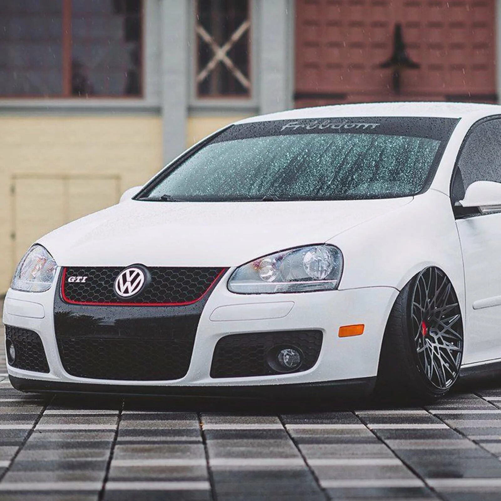 Volkswagen mk5. Volkswagen Golf 5 stance. VW Golf 5 стенс. Volkswagen Golf mk5 stance. VW Golf GTI mk5 Tuning.