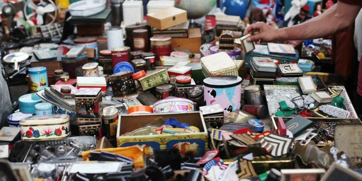 Барахолка снг. Барахолка эмблема. Блошиный рынок эль-растро. Рынок барахолка в москве. Барахолка снг.