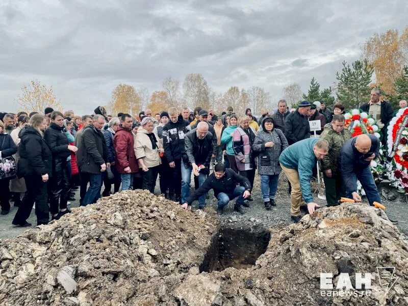 Список погибших челябинская область. Похороны челябинских мобилизированных. В Челябинской области простились с погибшим мобилизованным. Похороны в Челябинске погибшего в Украине. Похороны детей погибших.