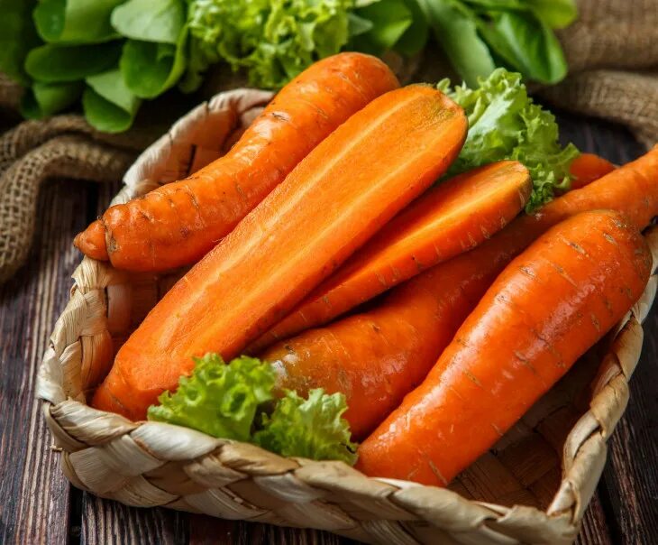 Какая морковь сладкая. Морковь. Сладкая морковь. Хрустящая морковь. Красная морковь.